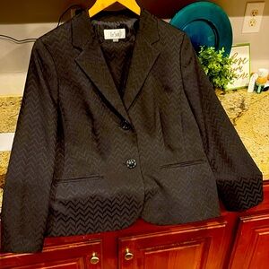 BLACK DIAGONAL DESIGN LeSuit!